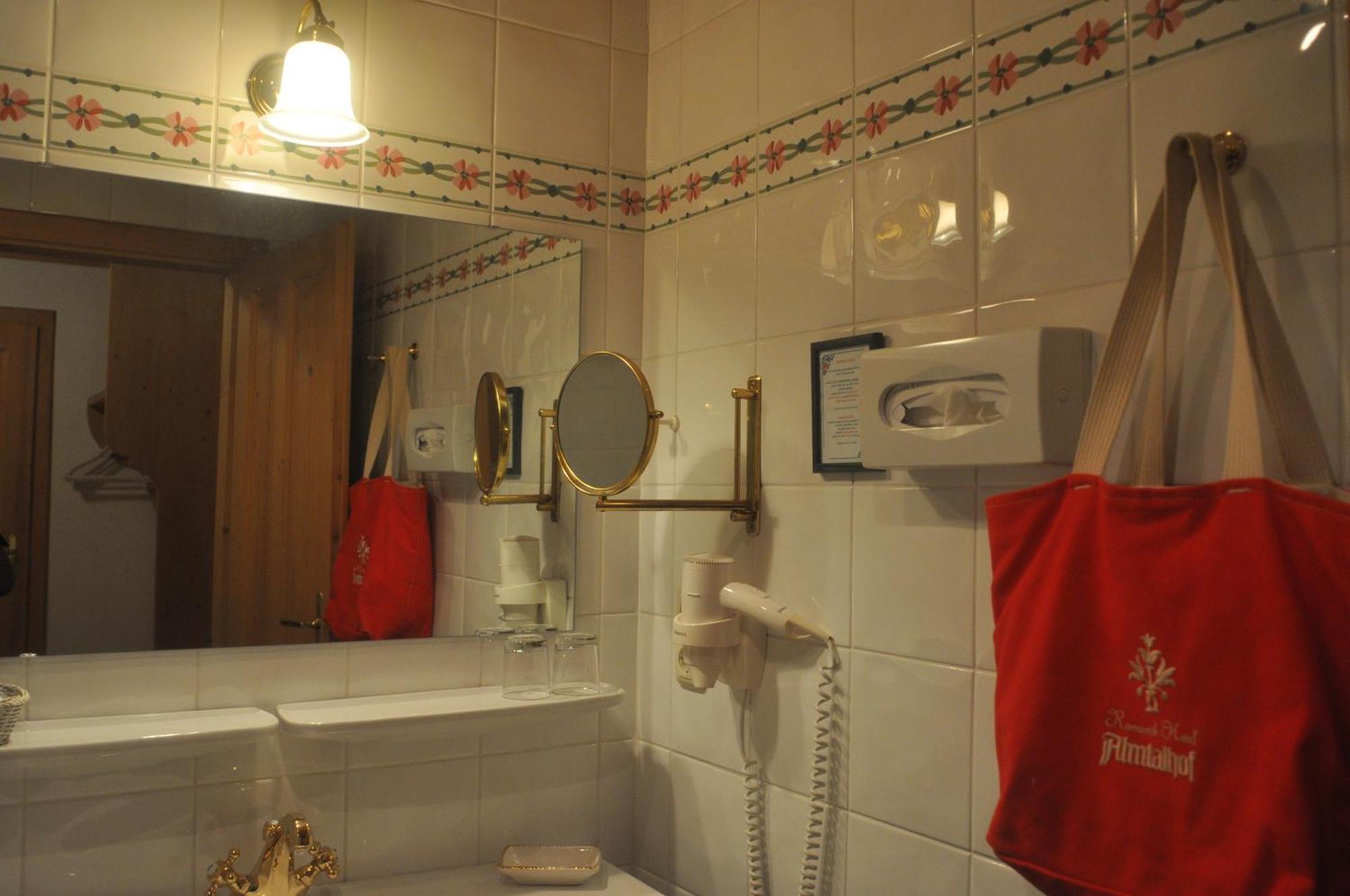 Romantikhotel Almtalhof Grünau im Almtal Pokoj fotografie