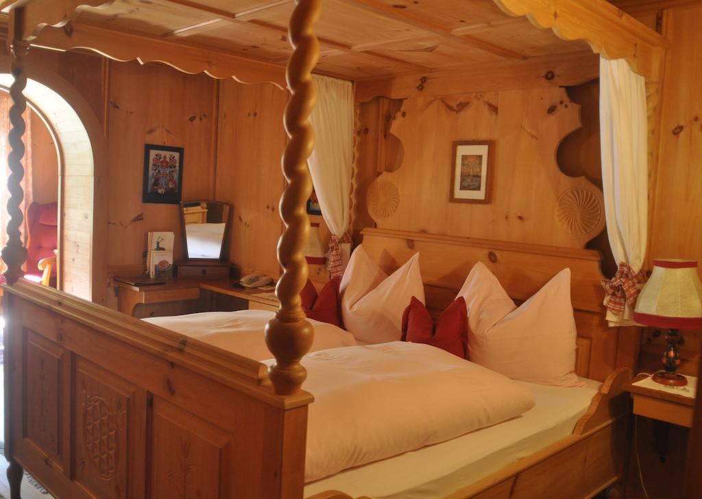 Romantikhotel Almtalhof Grünau im Almtal Pokoj fotografie