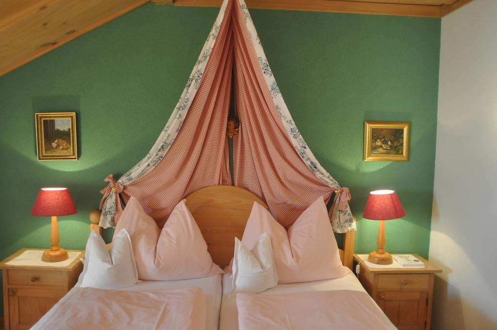 Romantikhotel Almtalhof Grünau im Almtal Pokoj fotografie