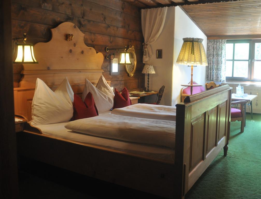 Romantikhotel Almtalhof Grünau im Almtal Pokoj fotografie